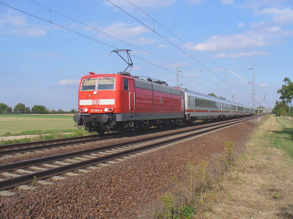 181 209-8 zieht den IC 2054 Frankfurt (Main) - Saarbr�cken am 31.08.2011 bei Ha�loch in richtung Neustadt (Weinstra�e)