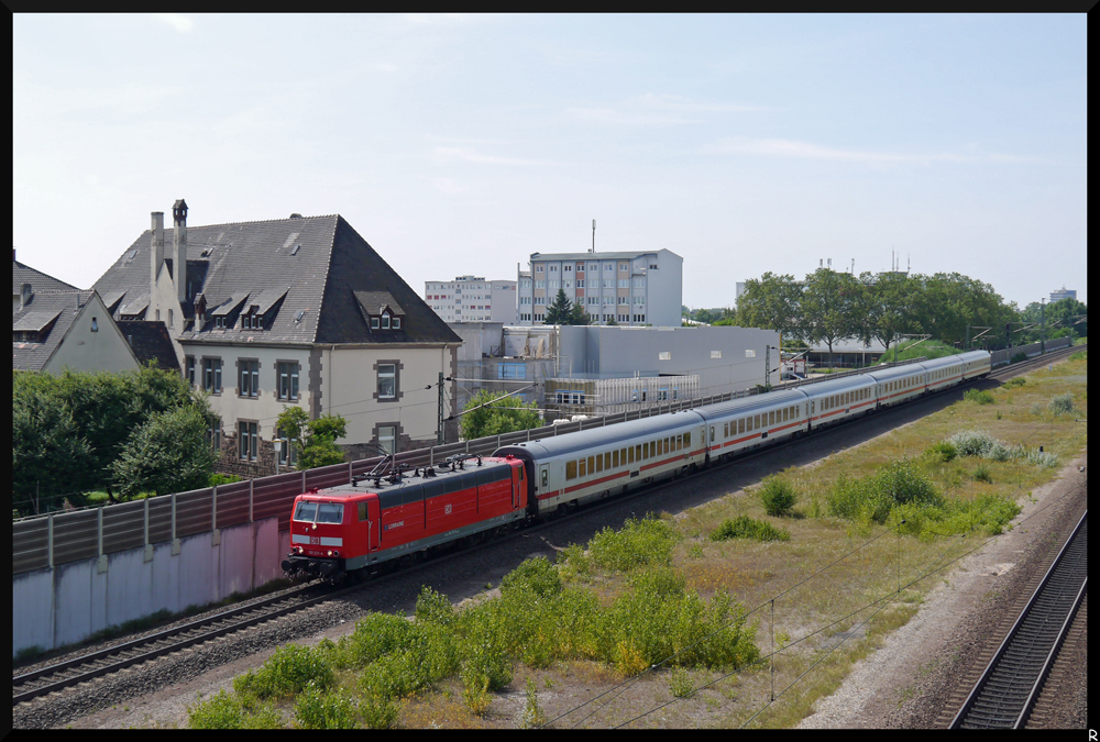 181 211-4  LORRAINE  darf Sonntags sogar mal mit IC 2351 auf die Neubaustrecke, die direkt von Mannheim nach Stuttgart fhrt. (Mannheim, 14.07.2013)