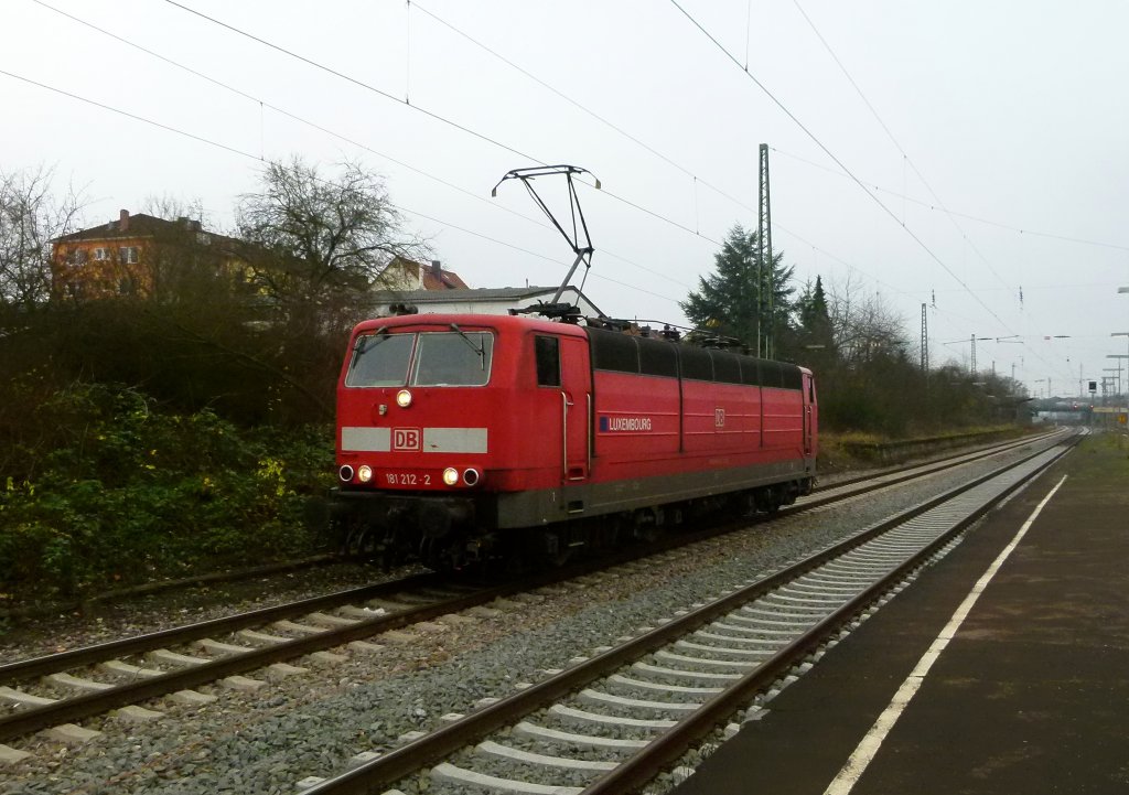 181 212-2 (Luxembourg) f�hrt als Lz am 28.12.2011 von durch Saarbr�cken Burbach