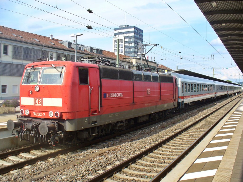 181 212-2 (Luxembourg) steht mit dem IC 2054 Frankfurt (Main) - Saarbrcken am 15.06.2011 in Kaiserslautern Hbf