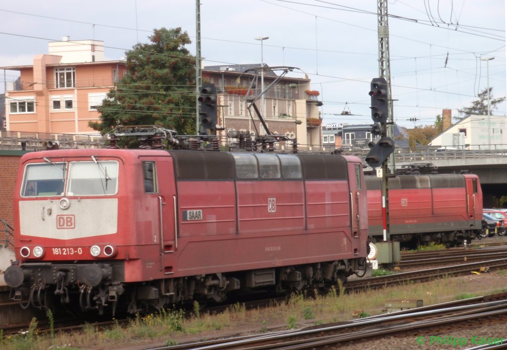 181 213-0  Saar 181er  hat am 14.10.2009 einen IC aus Luxemburg gebracht und rangiert jetzt am Kobelenzer Hauptbahnhof zum abstellen.