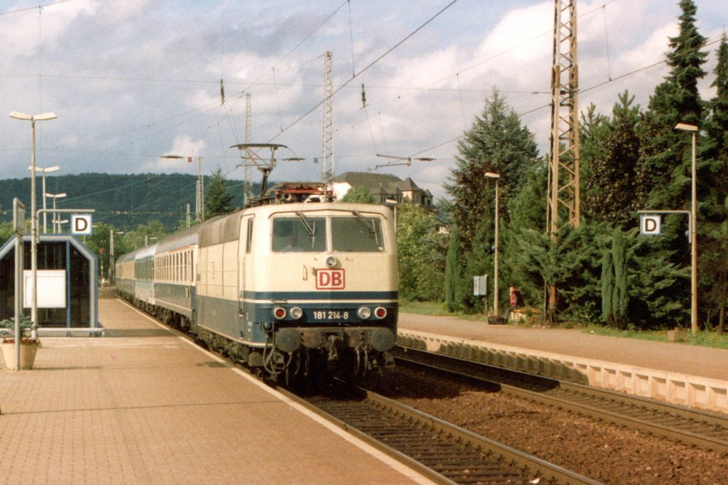 181 214-8 mit RE Koblenz-Saarbrcken am 11.09.1994 in Merzig (Saar).
gescantes Foto