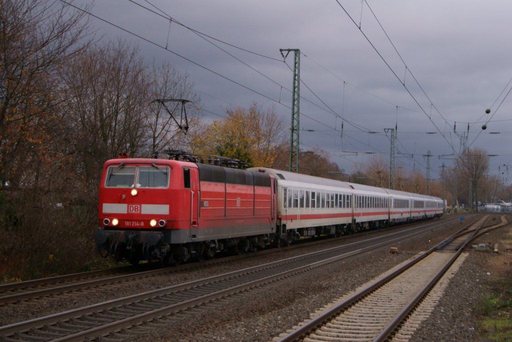 181 214-8  Mosel  mit dem IC 133 nach Norddeich Mole bei der Durchfahrt durch Dsseldorf-Oberbilk am 04.12.2011