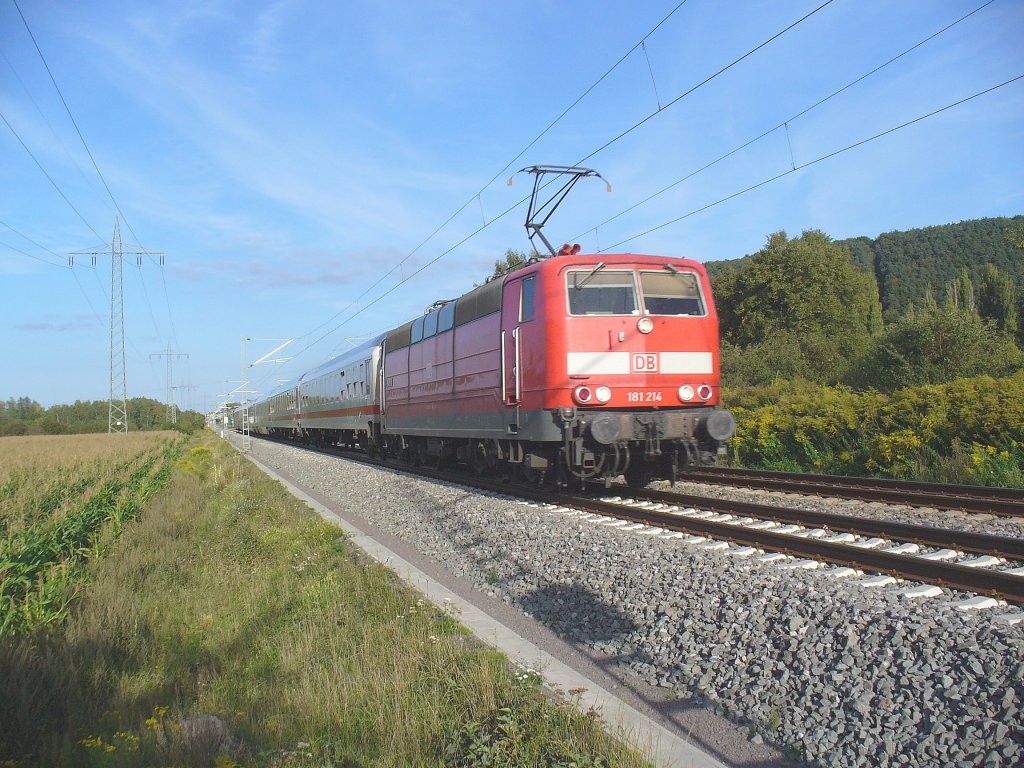 181 214-8 Mosel) zieht den IC 2054 Frankfurt (Main) - Saarbrcken am 15.09.2011 bei Landstuhl in Richtung Homburg (Saar)
