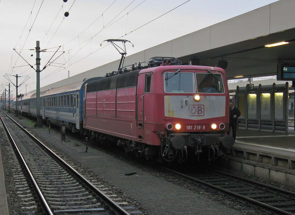 181 218 bespannte am 12.12.09 den letzten EN 408 von Budapest nach Frankfurt(Main)Hbf.Aufgenommen beim Halt in Mannheim Hbf.
