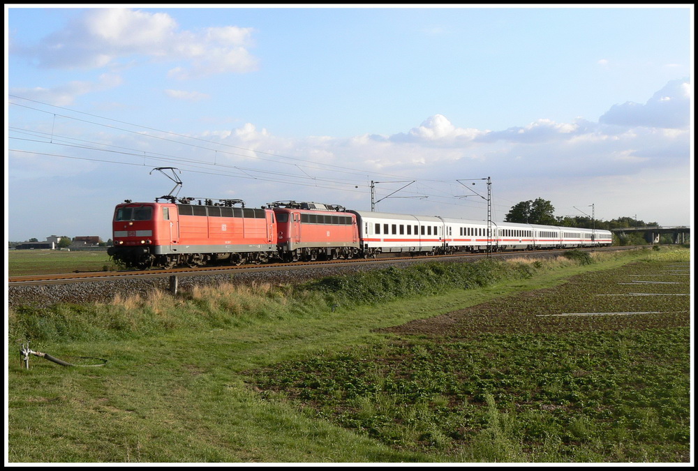 181 219 schleppt die 115 346 samt ihrem IC 2159 von Saarbr�cken nach Frankfurt. Die Aufnahme entstand am 05.09.2007 bei L�tzelsachsen.