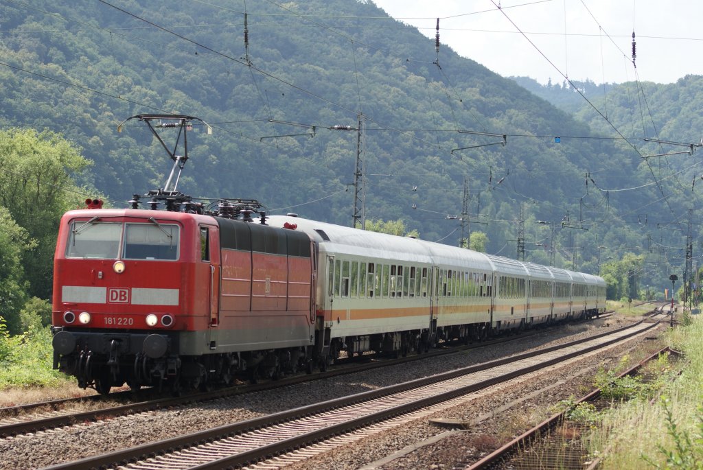 181 220-0 mit IC in Winningen an der Mosel am 02.07.09