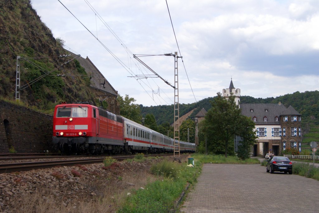 181 223-9 mit einem InterCity in Lehmen am 25.07.2011