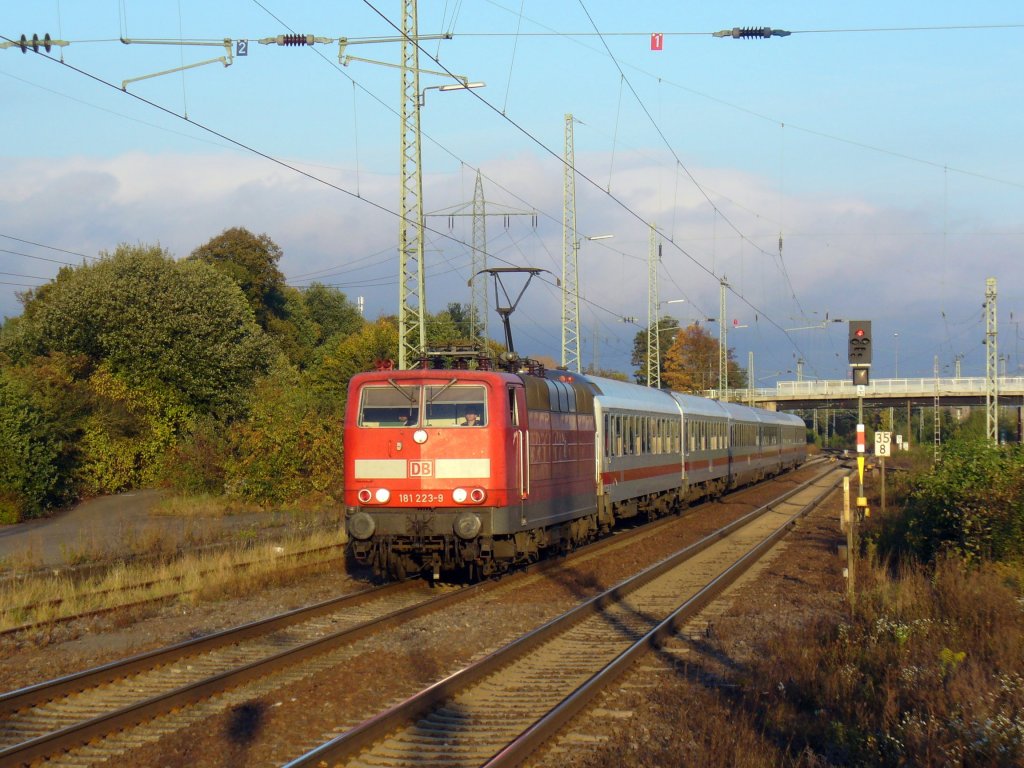 181 223-9 zieht den IC 2054 Frankfurt (Main) - Saarbr�cken am 19.10.2011 durch Einsiedlerhof