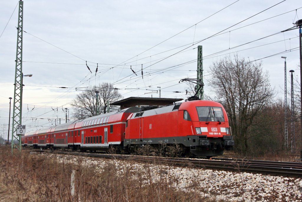 182 001-8 am 10.02.2011 im Bahnhof Guben Sd