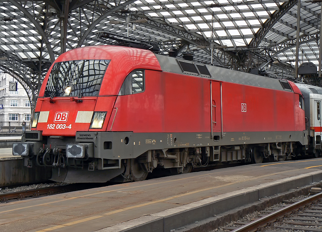 182 003-4 am IC2022 in Kln Hbf am 27.08.2010