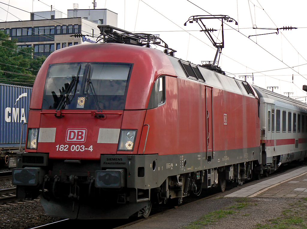 182 003-4 am IC2022 in Kln-West am 30.07.2010