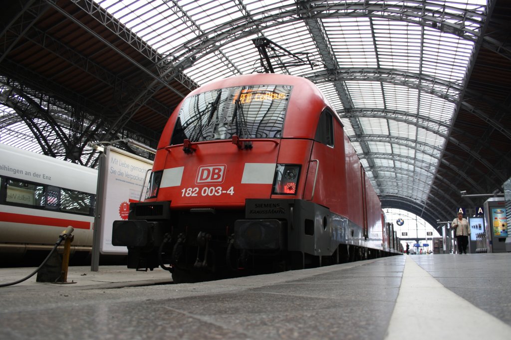 182 003-4 Jetzt mit Nahverkehrs Paket im Hbf Leipzig 01.08.2011