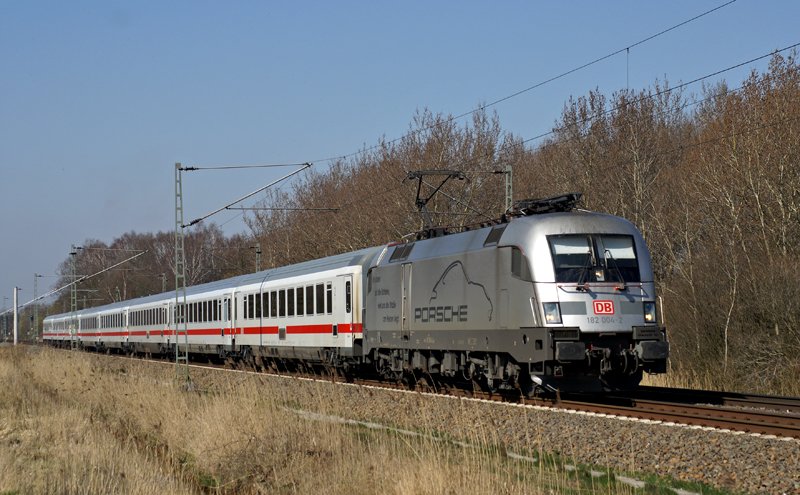 182 004-2 im hochwertigen IC-Dienst mit IC 1807 von Flensburg nach Kln am 3.04.2009 bei Tornesch.