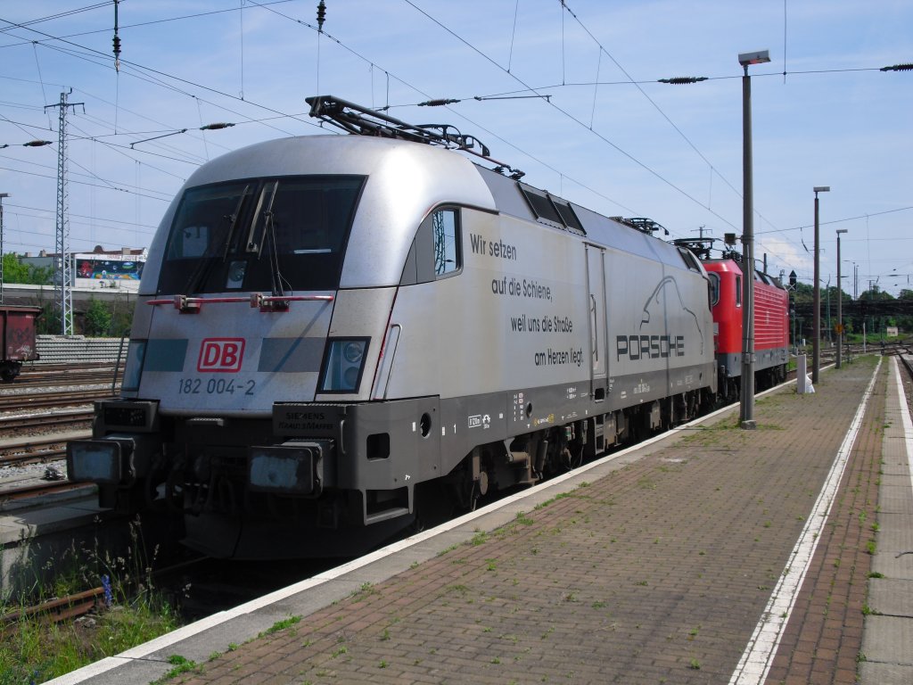 182 004-2 stand am 06.06.10 in Cottbus.