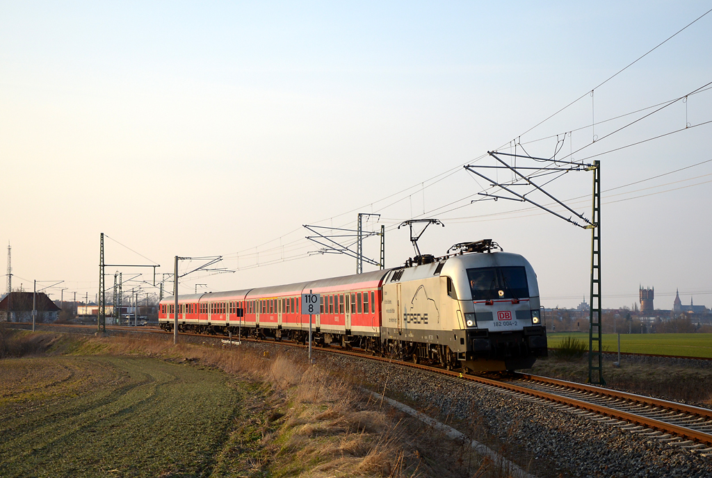 182 004 mit dem Warnemnde Express am 27.03.2011 auf dem Weg nach Berlin.