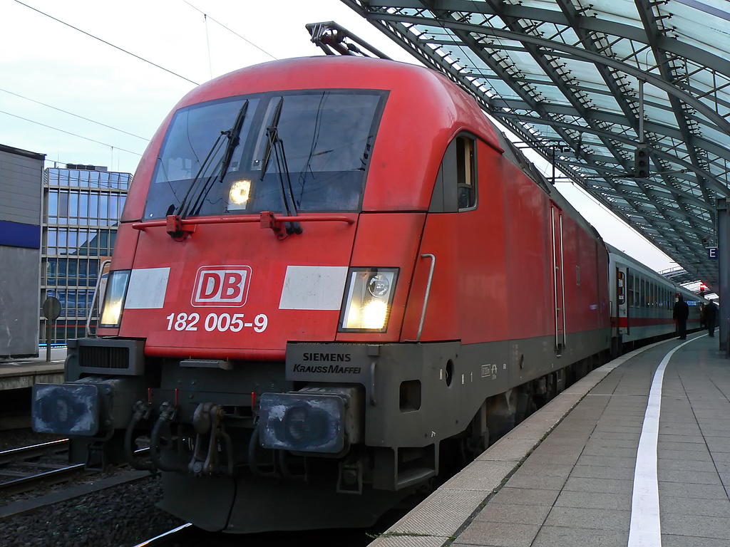 182 005-9 in Kln Hbf. am 21.11.2010