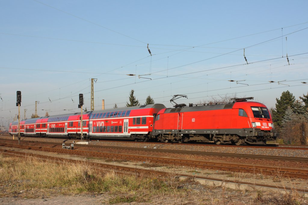 182 005-9 mit der S1 nach Schna bei der Einfahrt in den Bahnhof Coswig. Fotografiert am 14.11.2011.  