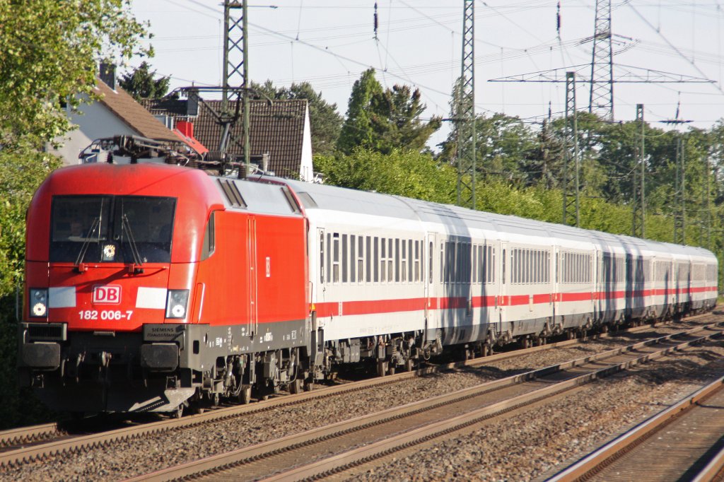 182 006-7 am 16.5.10 mit IC 2022 in Dsseldorf-Angermund