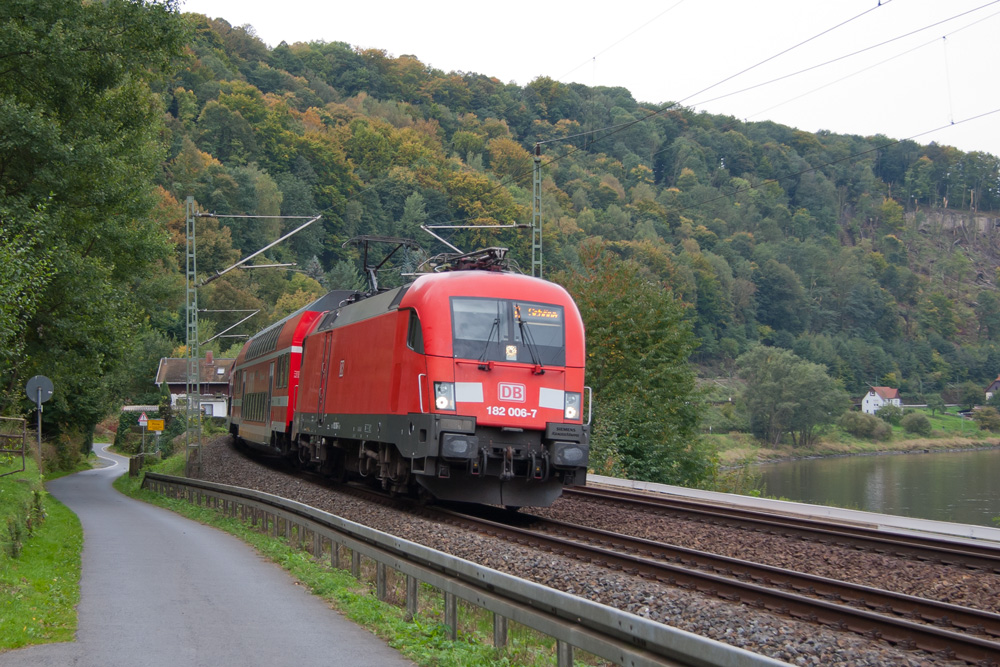 182-006 mit der S1 nach Schna zwischen Obervogelgesang und Wehlen. 04.10.2012