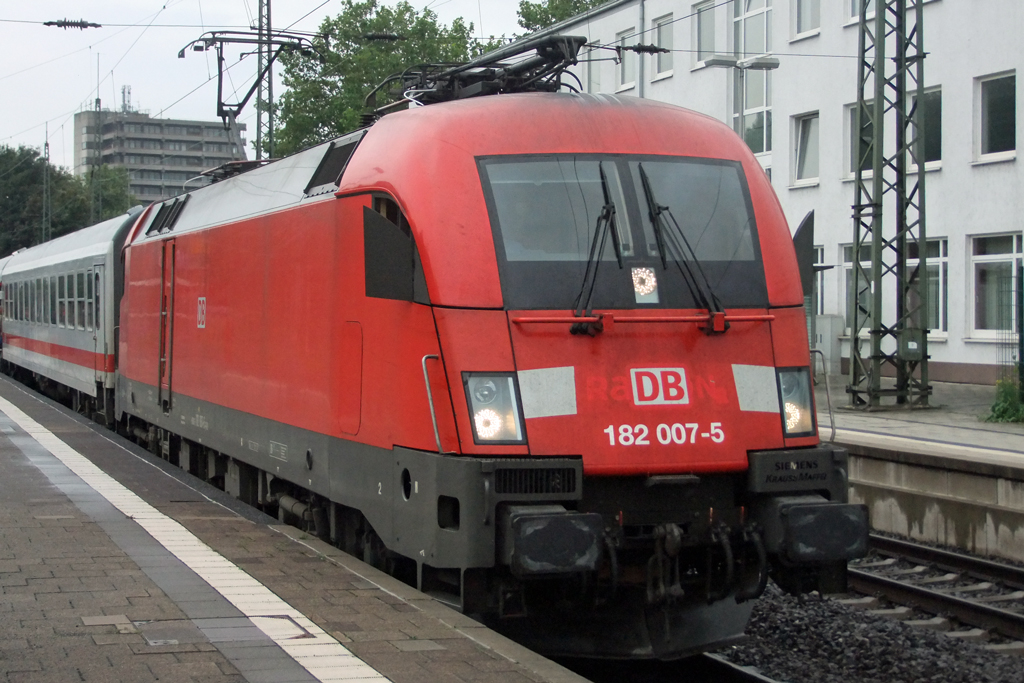 182 007-5 noch mit alter zu erkennenden Railion Aufschrift in Recklinghausen 12.9.2010