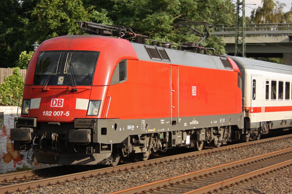 182 007 am 6.7.10 mit IC 2022 in Dsseldorf-Angermund