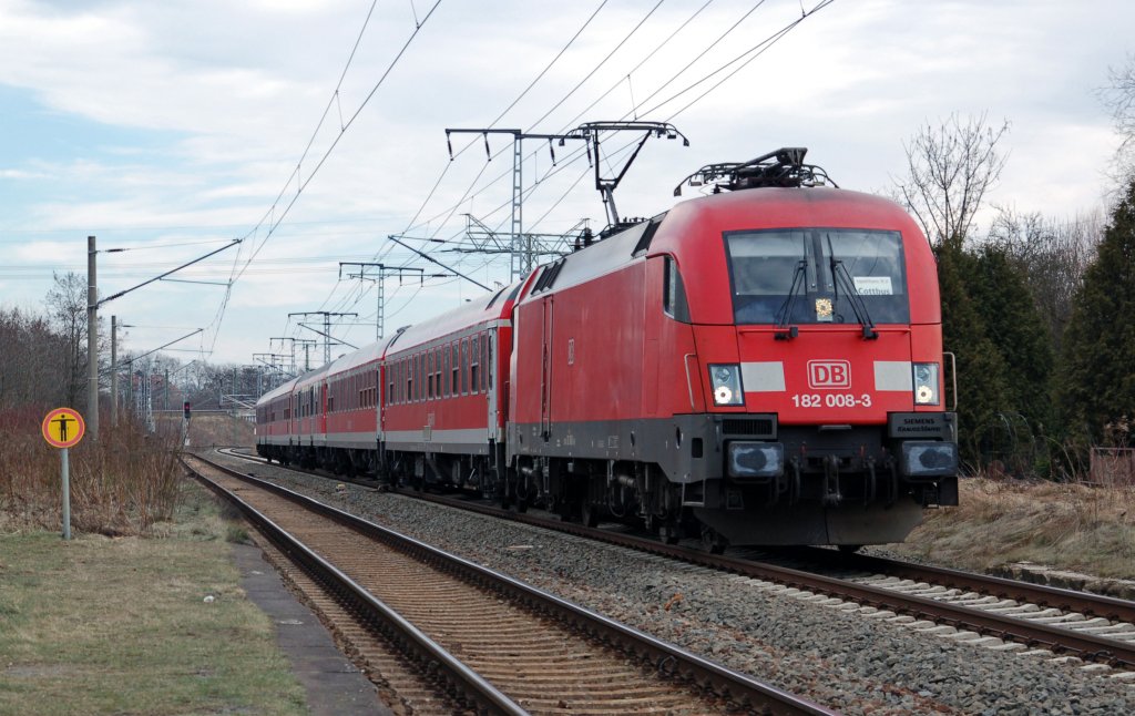 182 008 zieht am 12.02.11 einen RE Cottbus - Leipzig durch Leipzig-Thekla Richtung Hbf.