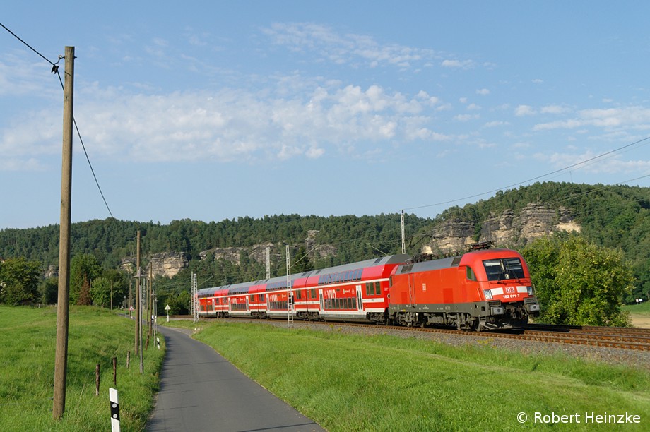 182 011 mit S-Bahn in Rathen am 24.08.2011