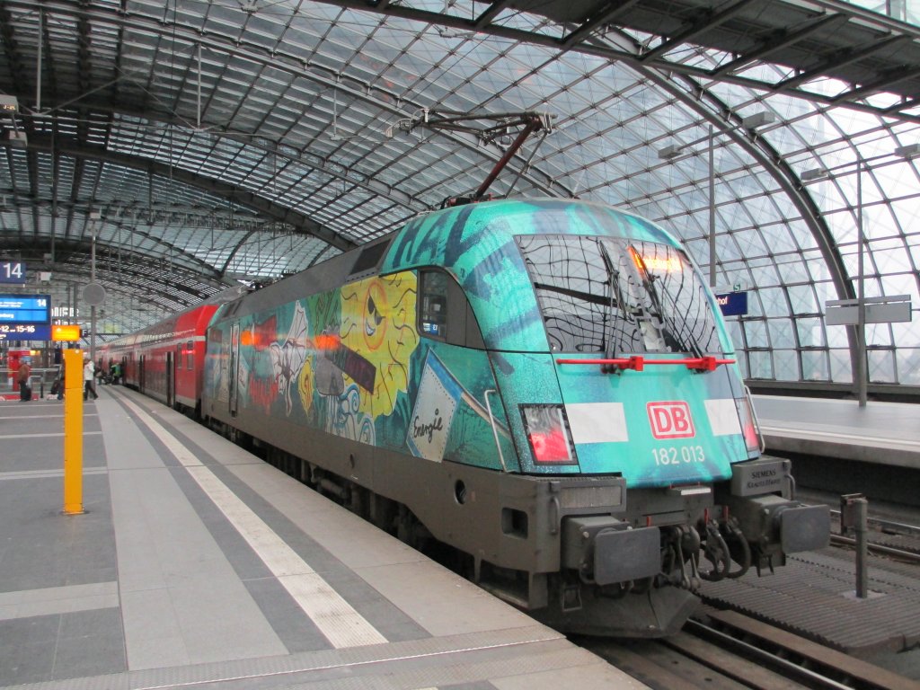 182 013 in Berlin Hbf am 5.1.2013