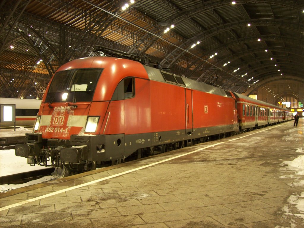 182 014-1 im Hbf Leipzig 28.12.2010