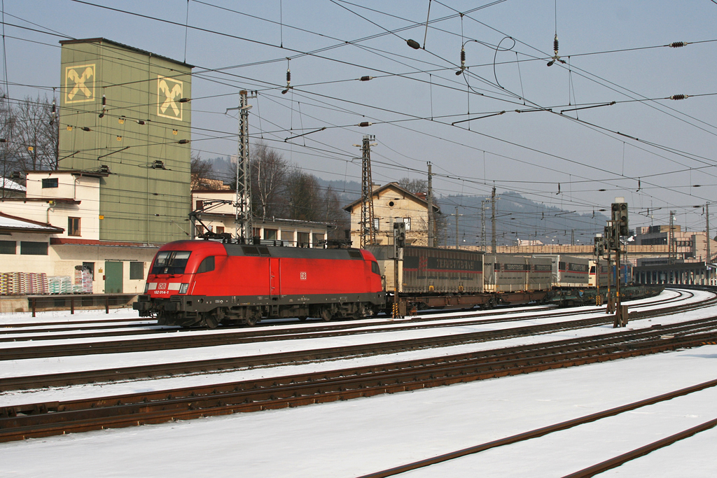 182 014 mit KLV Zug am 13.02.2010 in Kufstein.