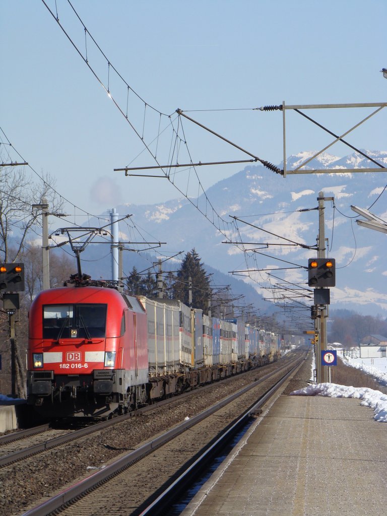 182 016-6 mit KLV Zug bei Langkampfen.08.02.2010