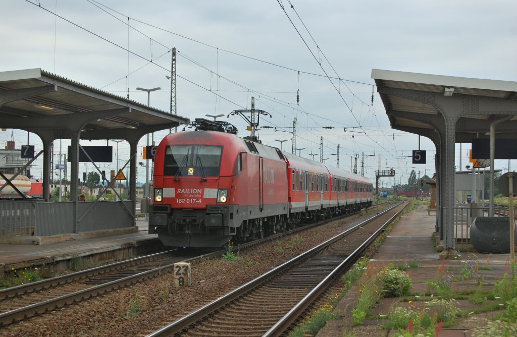 182 017-4 mit RB 16320 Halle(Saale) Hbf - Eisenach, am 15.07.2011 in Grokorbetha