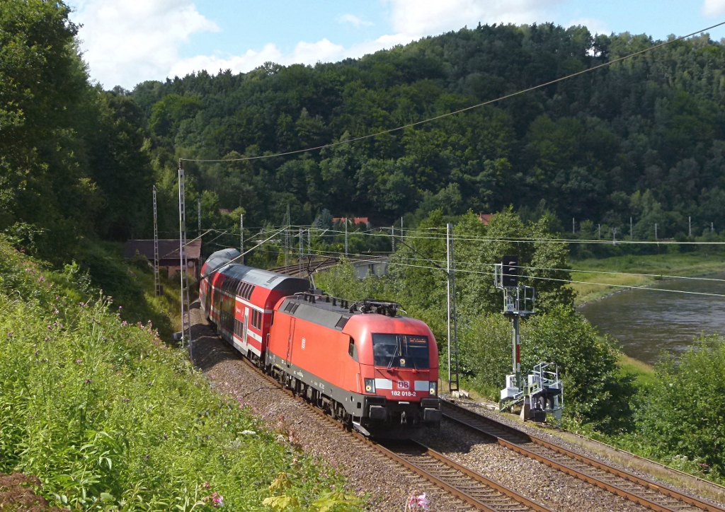 182 018-2 ist mit der S1 nch Schna am 17.08.2012 in Knigstein