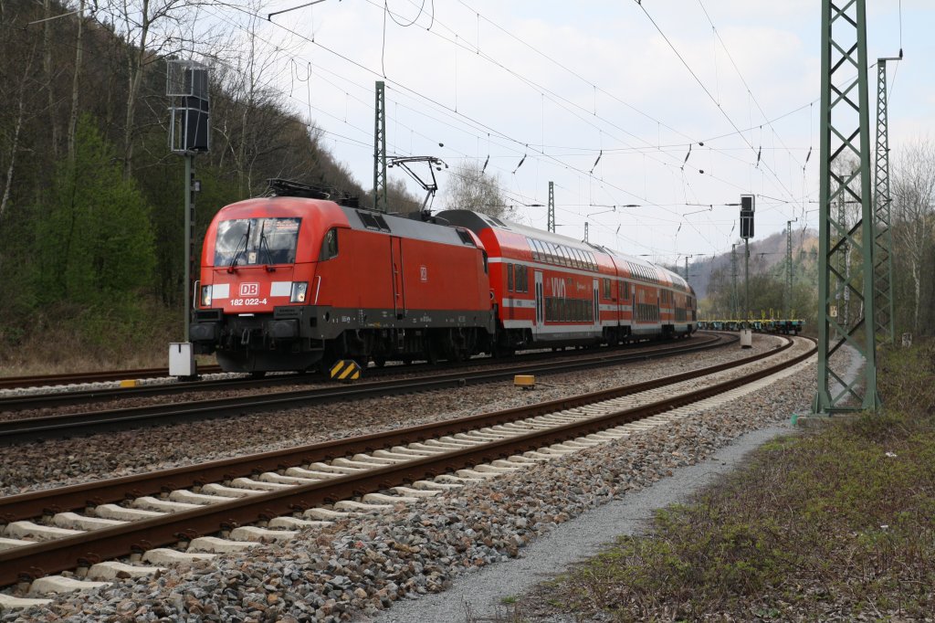 182 022-4 mit S-Bahn Meien-Schna fhrt am 17.4.2012 durch das Elbtal, kurz vorm Bahnhof Rathen.