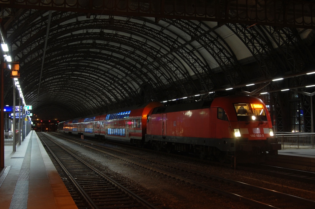 182 023-2 mit der S 1 (37753) Meien Triebischtal - Schna am 15.01.2012 in Dresden Hbf