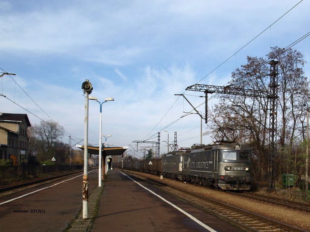182 026-5+182 024-0 mit einem Kohlenzug in Bieruń Nowy(Oberschlesien)am 10.11.2012.