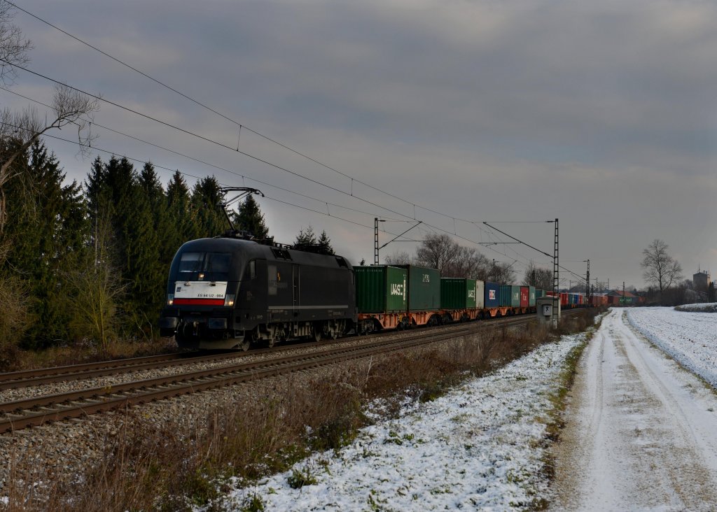 182 504 mit einem KLV am 08.12.2012 bei Langenisarhofen.