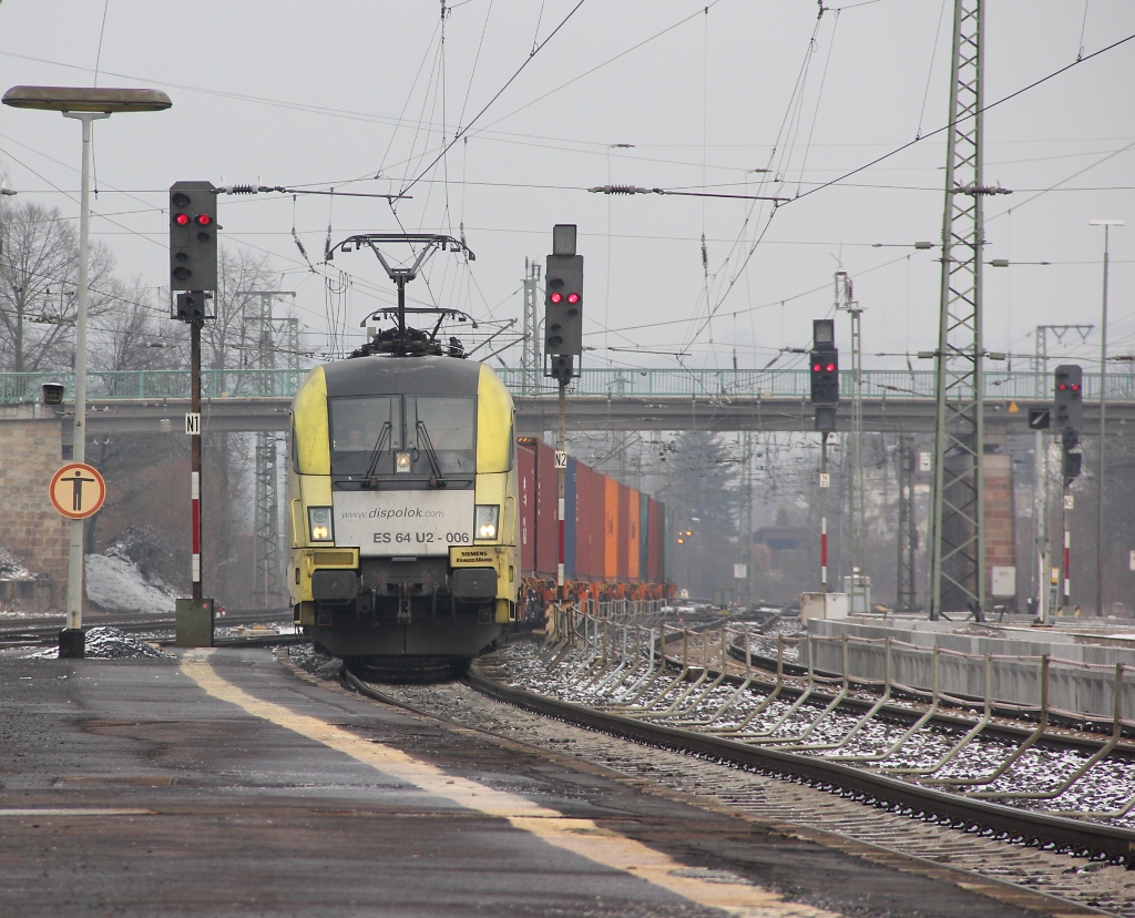 182 506 (ES 64 U2-006) mit weiterer WLC 182 erreichen mit Containerzug den Baustellen-Bahnhof Bebra aus Norden kommend. Aufgenommen am 29.03.2013.