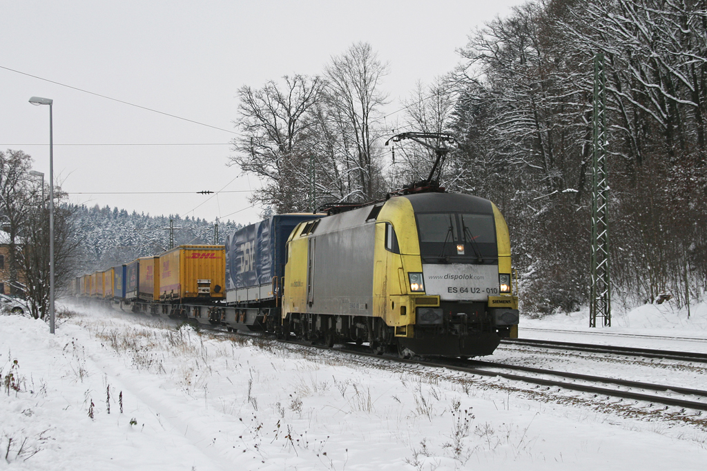 182 510 mit einem KLV Zug am 04.12.2010 in Aling.
