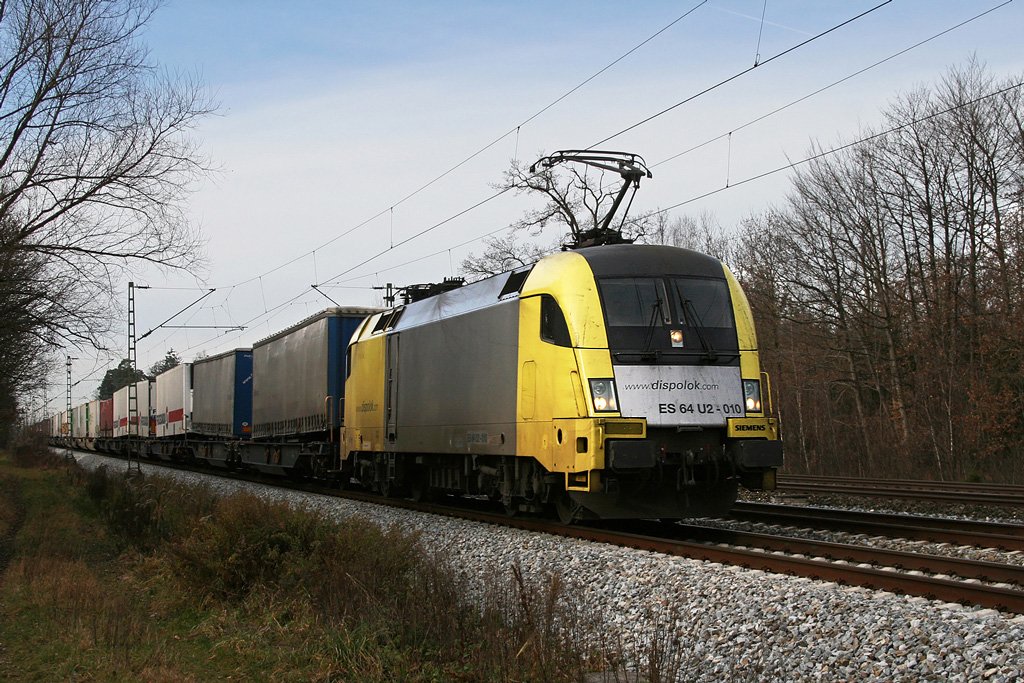 182 510 von TX Logistik mit einem Gterzug am 29.11.2009 in Haar (bei Mnchen).