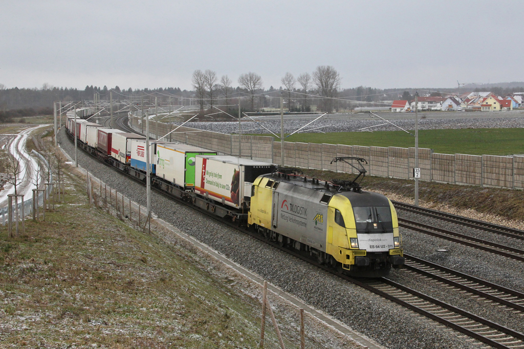 182 511 mit einem KLV Zug am 18.12.2011 in Hattenhofen.