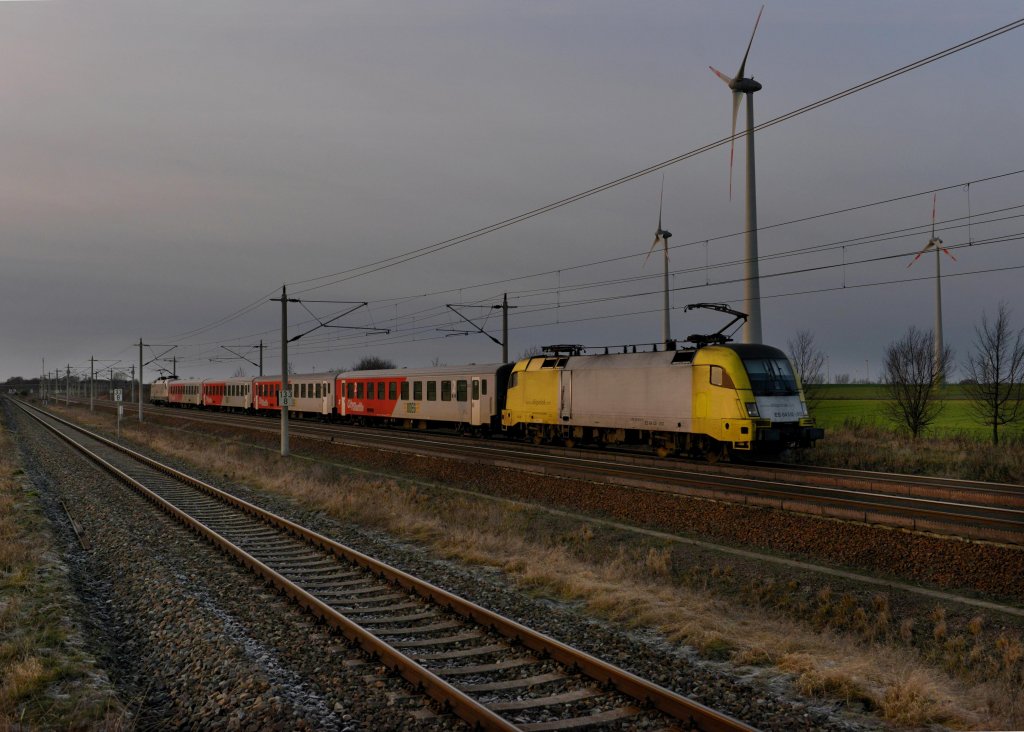182 512 mit einem ODEG-Ersatzverkehr am 28.12.2012 bei Wustermark.