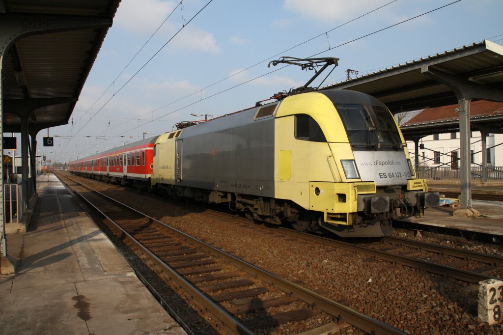 182 513-2 schiebt den RE Eisenach-Halle am 11.11.2011. Hier hlt diese gerade im Bahnhof Grokorbetha.