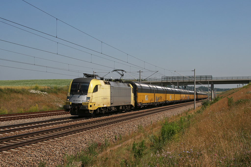 182 513 mit einem Autozug am 03.07.2010 bei Hebertshausen.