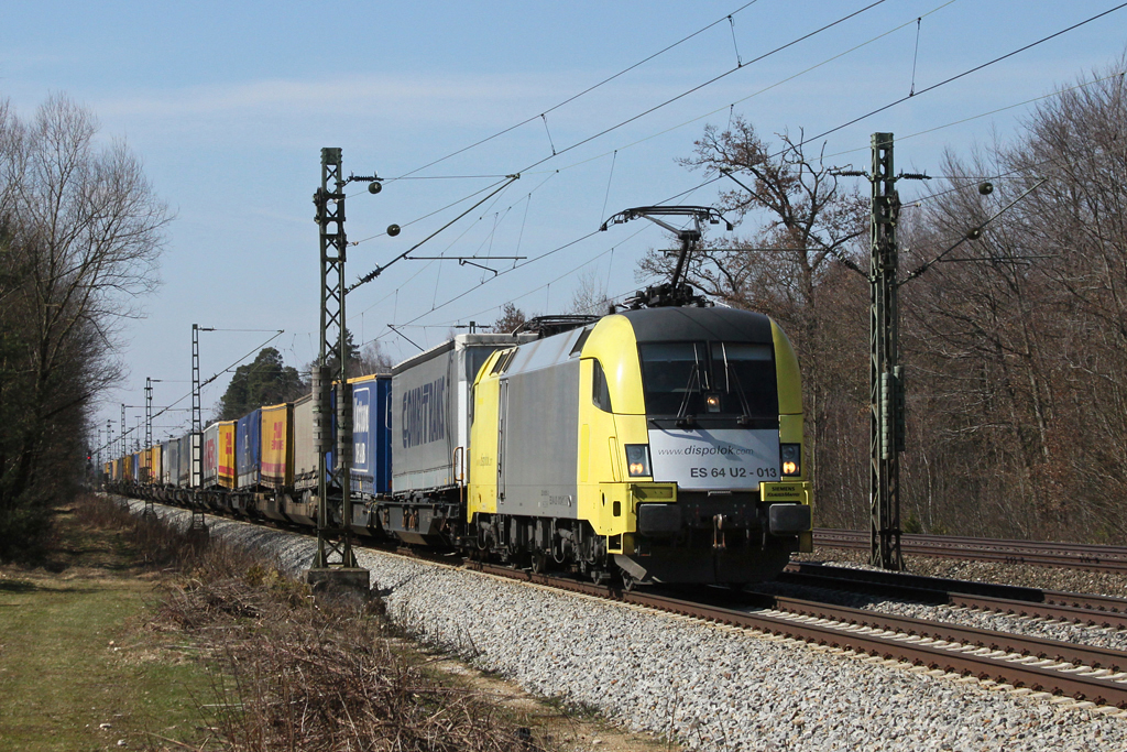 182 513 mit einem KLV Zug am 20.03.2011 in Haar.
