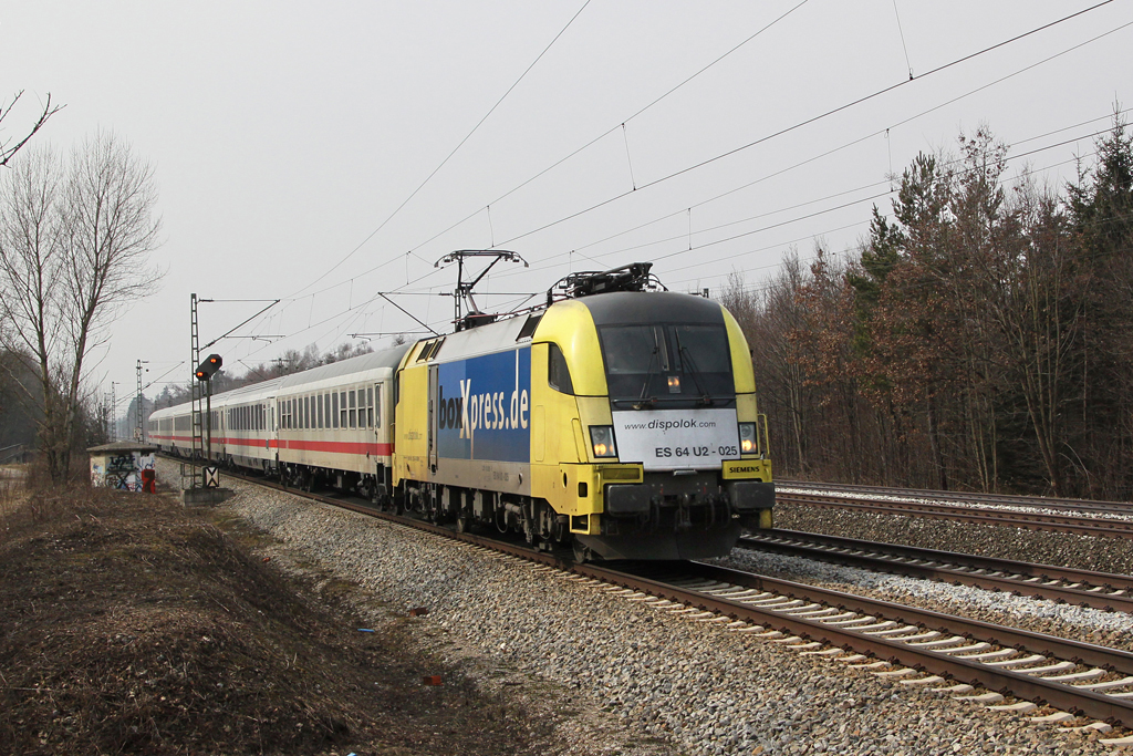 182 525 mit IC 2083 am 24.03.2013 zwischen Haar und Vaterstetten.