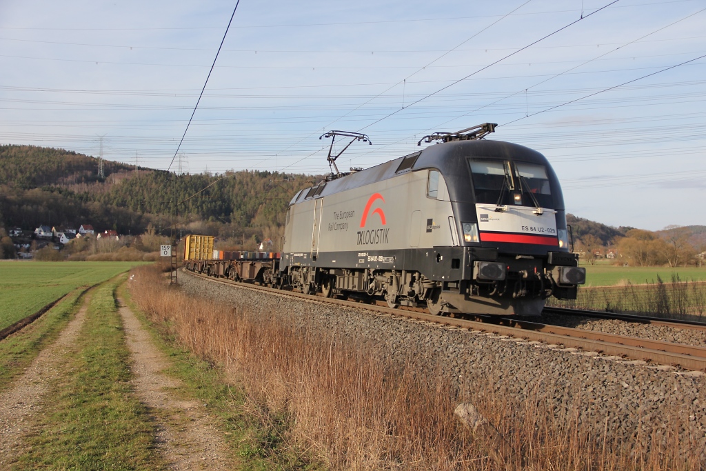 182 529-8 (ES 64 U2-029) mit Containerzug in Fahrtrichtung Sden. Aufgenommen am 14.04.2013 zwischen Mecklar und Ludwigsau-Friedlos.