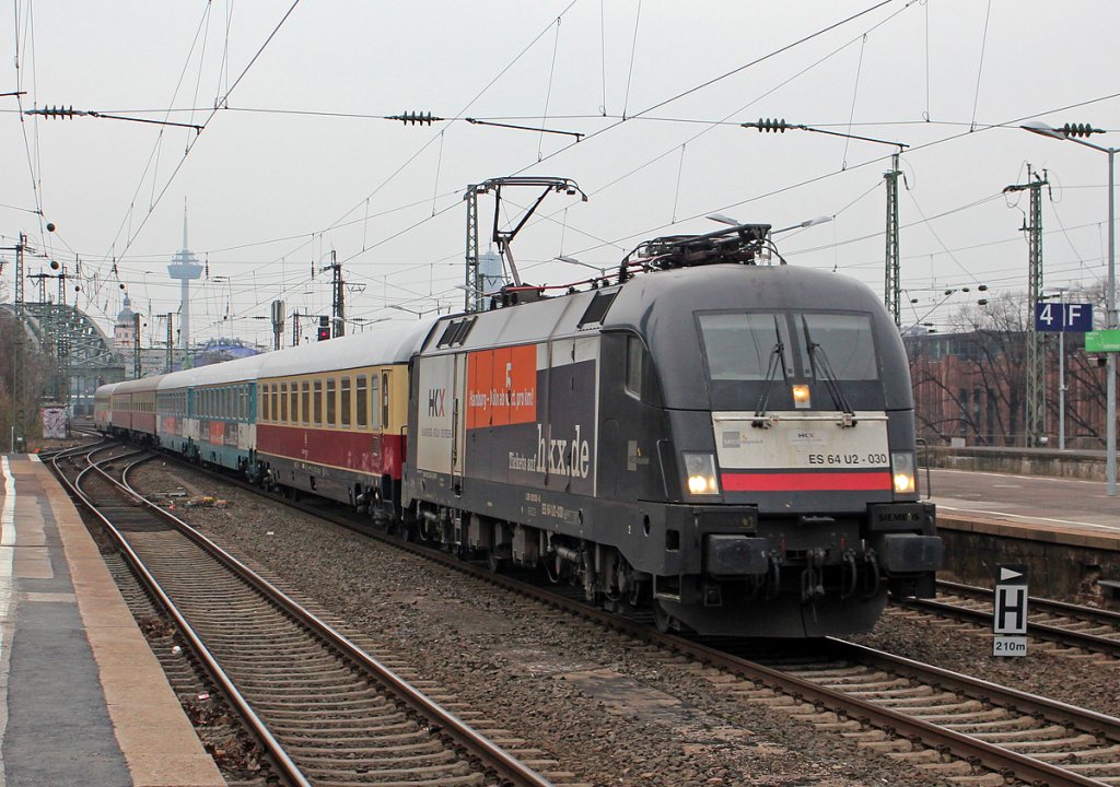 182 530 / ES 64 U2-030 am HKX1805 nach HH-Altona in Kln Messe/Deutz am 23.03.2013