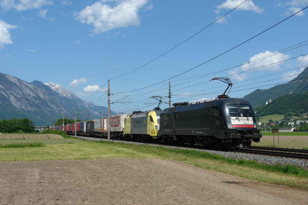 182 533 + 182 511 mit einem TX-KLV auf dem Weg nach Italien am 19.05.2012 unterwegs bei Vomp.